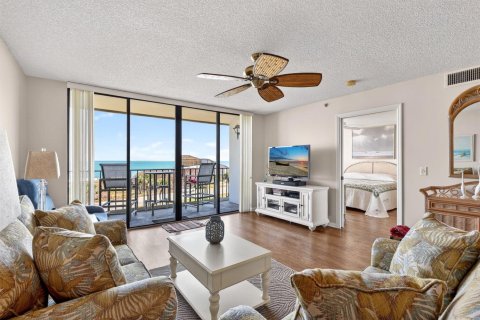Condo in Hutchinson Island South, Florida, 2 bedrooms № 2154554 - photo 16