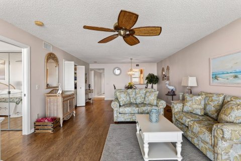 Condo in Hutchinson Island South, Florida, 2 bedrooms № 2154554 - photo 12