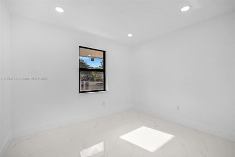 House in Homestead, Florida 3 bedrooms, 114.46 sq.m. № 1817089 - photo 24