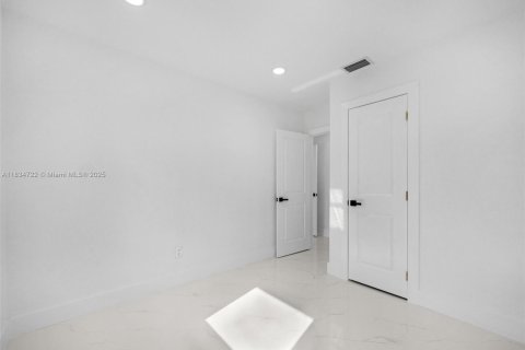 House in Homestead, Florida 3 bedrooms, 114.46 sq.m. № 1817089 - photo 23