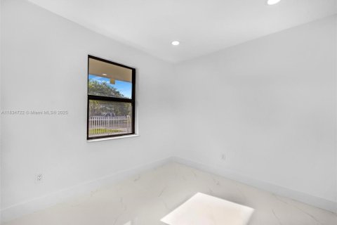 House in Homestead, Florida 3 bedrooms, 114.46 sq.m. № 1817089 - photo 22