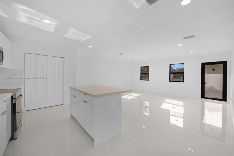 House in Homestead, Florida 3 bedrooms, 114.46 sq.m. № 1817089 - photo 11