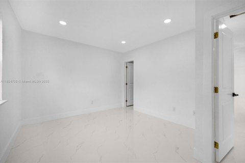 House in Homestead, Florida 3 bedrooms, 114.46 sq.m. № 1817089 - photo 28