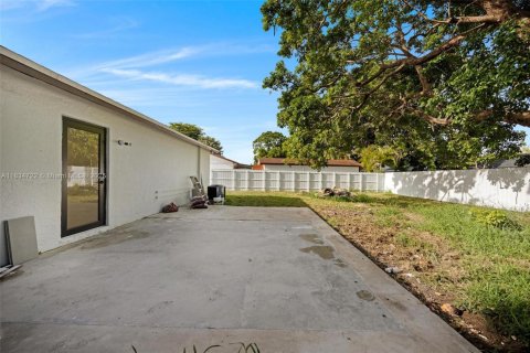 House in Homestead, Florida 3 bedrooms, 114.46 sq.m. № 1817089 - photo 6