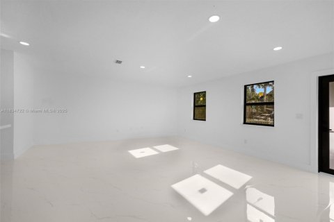 House in Homestead, Florida 3 bedrooms, 114.46 sq.m. № 1817089 - photo 15