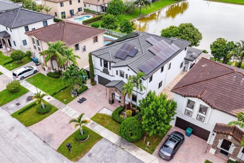 Villa ou maison à vendre à Miami, Floride: 5 chambres, 322.19 m2 № 2179571 - photo 5