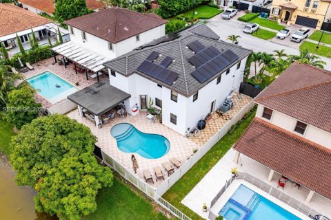 Villa ou maison à vendre à Miami, Floride: 5 chambres, 322.19 m2 № 2179571 - photo 11