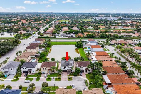 Villa ou maison à vendre à Miami, Floride: 5 chambres, 322.19 m2 № 2179571 - photo 8