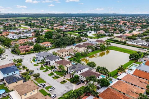 Villa ou maison à vendre à Miami, Floride: 5 chambres, 322.19 m2 № 2179571 - photo 9