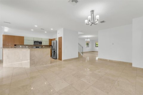 Villa ou maison à vendre à Miami, Floride: 5 chambres, 322.19 m2 № 2179571 - photo 27
