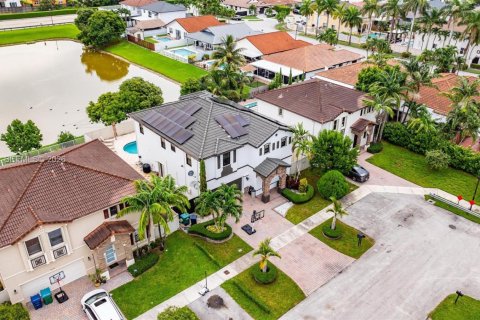 Villa ou maison à vendre à Miami, Floride: 5 chambres, 322.19 m2 № 2179571 - photo 4