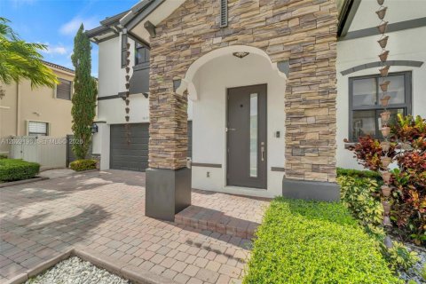 Villa ou maison à vendre à Miami, Floride: 5 chambres, 322.19 m2 № 2179571 - photo 18