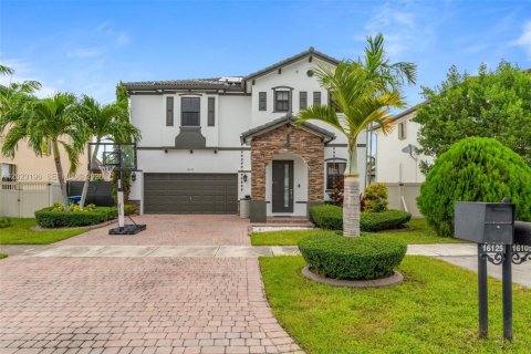 Villa ou maison à Miami, Floride 5 chambres, 322.19 m2 № 2179571