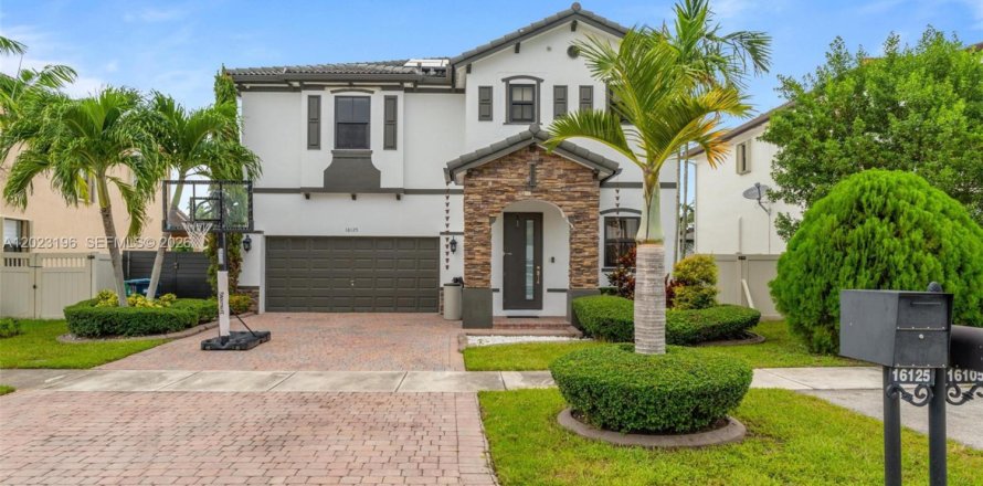 Villa ou maison à Miami, Floride 5 chambres, 322.19 m2 № 2179571