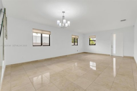 Villa ou maison à vendre à Miami, Floride: 5 chambres, 322.19 m2 № 2179571 - photo 23