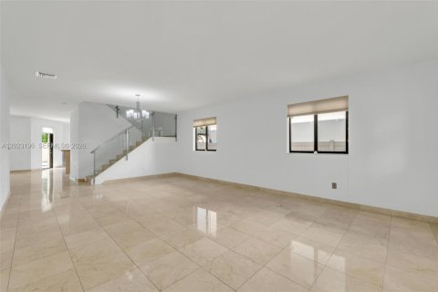 Villa ou maison à vendre à Miami, Floride: 5 chambres, 322.19 m2 № 2179571 - photo 19