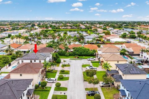 Villa ou maison à vendre à Miami, Floride: 5 chambres, 322.19 m2 № 2179571 - photo 3