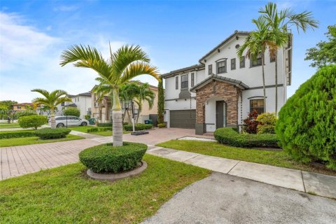 Villa ou maison à vendre à Miami, Floride: 5 chambres, 322.19 m2 № 2179571 - photo 13