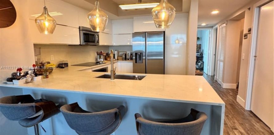 Condominio en Sunrise, Florida, 3 dormitorios  № 1794113