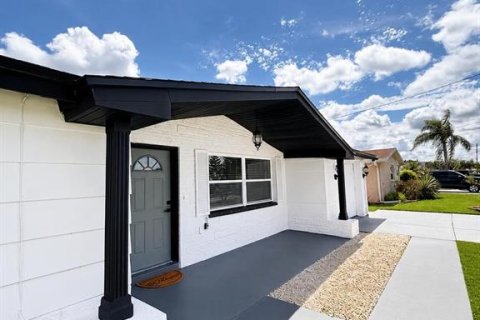 Villa ou maison à Holiday, Floride 3 chambres, 125.05 m2 № 2318928