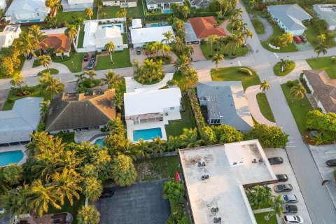 House in Palm Beach Shores, Florida 3 bedrooms, 130.06 sq.m. № 888161