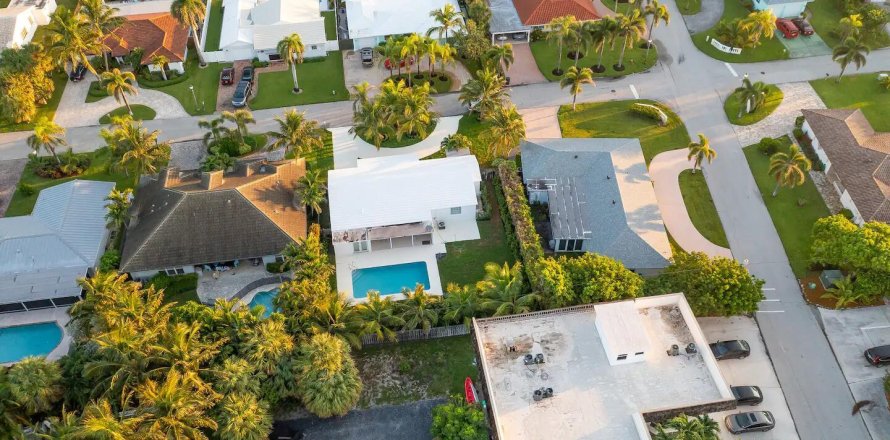 House in Palm Beach Shores, Florida 3 bedrooms, 130.06 sq.m. № 888161