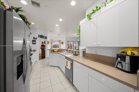 Купить таунхаус в Лихай-Эйкерс, Флорида 3 спальни, № 1977272 - фото 11