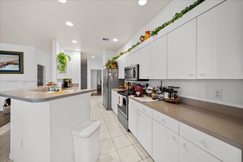 Купить таунхаус в Лихай-Эйкерс, Флорида 3 спальни, № 1977272 - фото 10