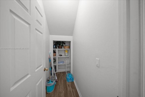 Купить таунхаус в Лихай-Эйкерс, Флорида 3 спальни, № 1977272 - фото 15