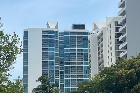 Condominio en alquiler en Miami Beach, Florida, 1 dormitorio, 110.55 m2 № 1865471 - foto 3