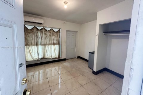 Propiedad comercial en venta en Opa-locka, Florida № 1753031 - foto 10