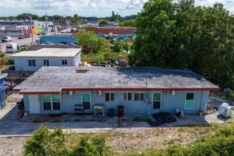Propiedad comercial en venta en Opa-locka, Florida № 1753031 - foto 9