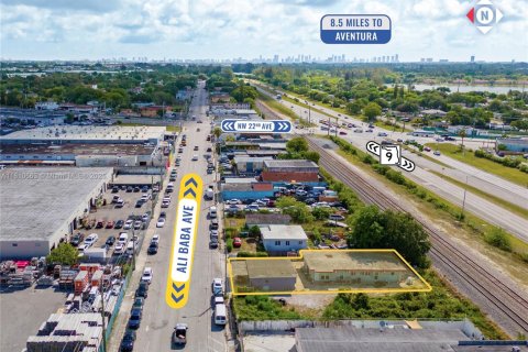 Propiedad comercial en venta en Opa-locka, Florida № 1753031 - foto 15