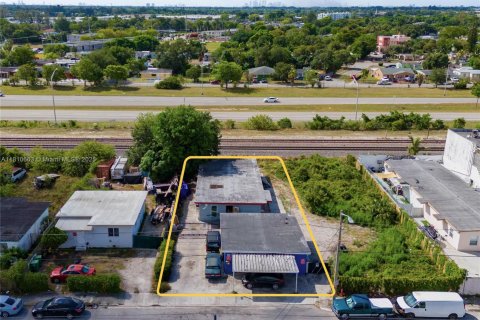 Propiedad comercial en venta en Opa-locka, Florida № 1753031 - foto 16