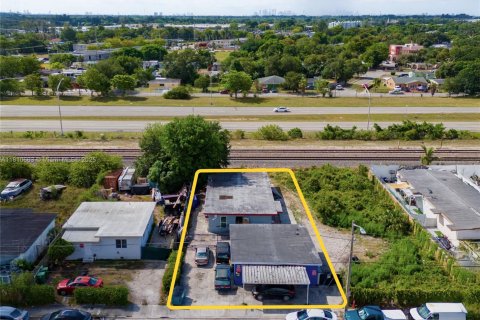 Propiedad comercial en venta en Opa-locka, Florida № 1753031 - foto 4