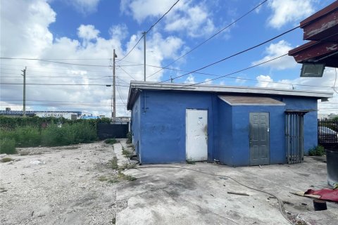 Propiedad comercial en venta en Opa-locka, Florida № 1753031 - foto 6