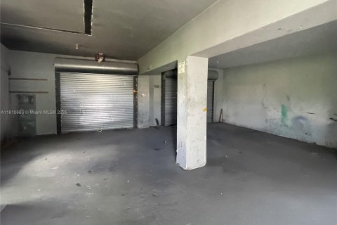 Propiedad comercial en venta en Opa-locka, Florida № 1753031 - foto 12