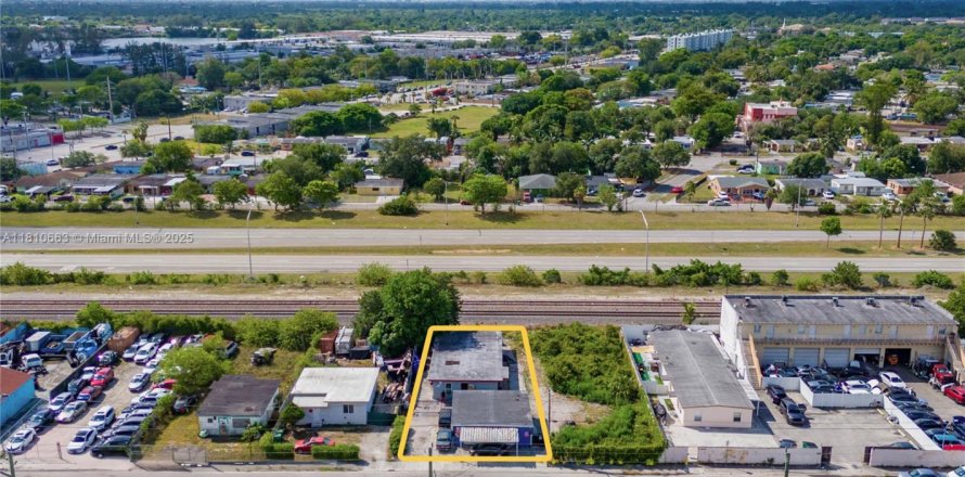 Propiedad comercial en Opa-locka, Florida № 1753031