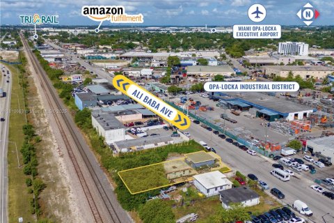 Propiedad comercial en venta en Opa-locka, Florida № 1753031 - foto 14