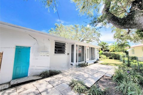 House in Miami, Florida 2 bedrooms, 121.33 sq.m. № 1958247 - photo 18