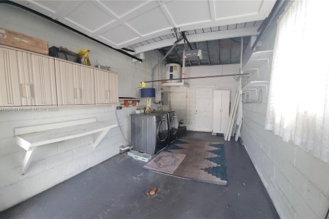 House in Miami, Florida 2 bedrooms, 121.33 sq.m. № 1958247 - photo 21