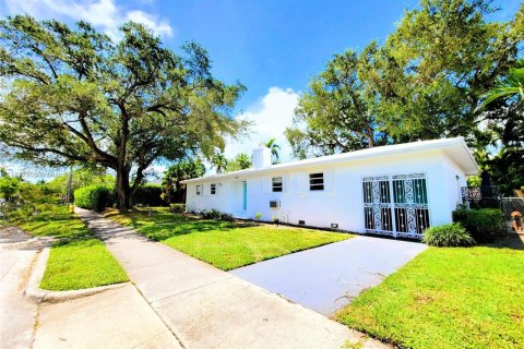 House in Miami, Florida 2 bedrooms, 121.33 sq.m. № 1958247 - photo 4