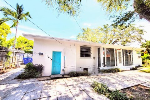 House in Miami, Florida 2 bedrooms, 121.33 sq.m. № 1958247 - photo 19