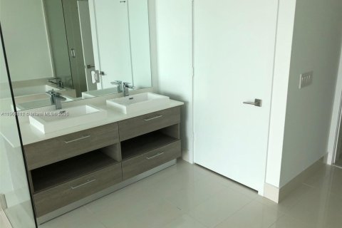 Condo in Miami, Florida, 2 bedrooms  № 1953227 - photo 10