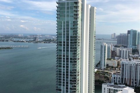 Condo in Miami, Florida, 2 bedrooms  № 1953227 - photo 2