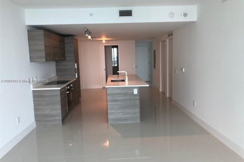 Condo in Miami, Florida, 2 bedrooms  № 1953227 - photo 8