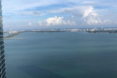 Condo in Miami, Florida, 2 bedrooms  № 1953227 - photo 1