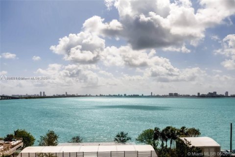 Condo in Miami, Florida, 2 bedrooms  № 1953227 - photo 19