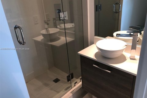 Condo in Miami, Florida, 2 bedrooms  № 1953227 - photo 6