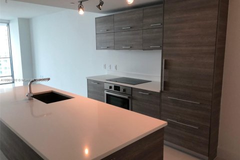 Condo in Miami, Florida, 2 bedrooms  № 1953227 - photo 5